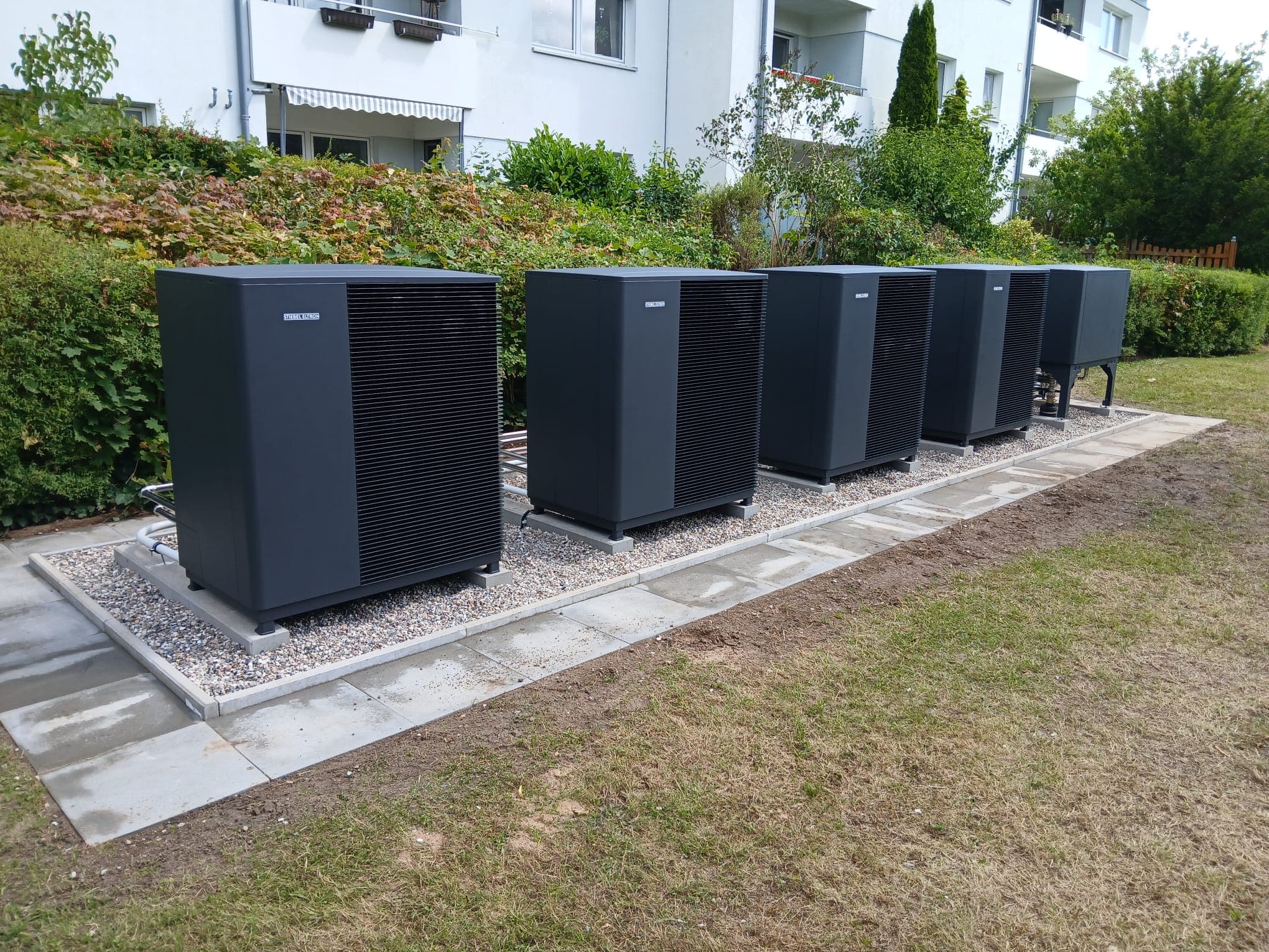 Als Handwerksbetrieb sind wir mit den Wärmepumpen von Stiebel Eltron sehr zufrieden. Die Geräte über - Bild 1