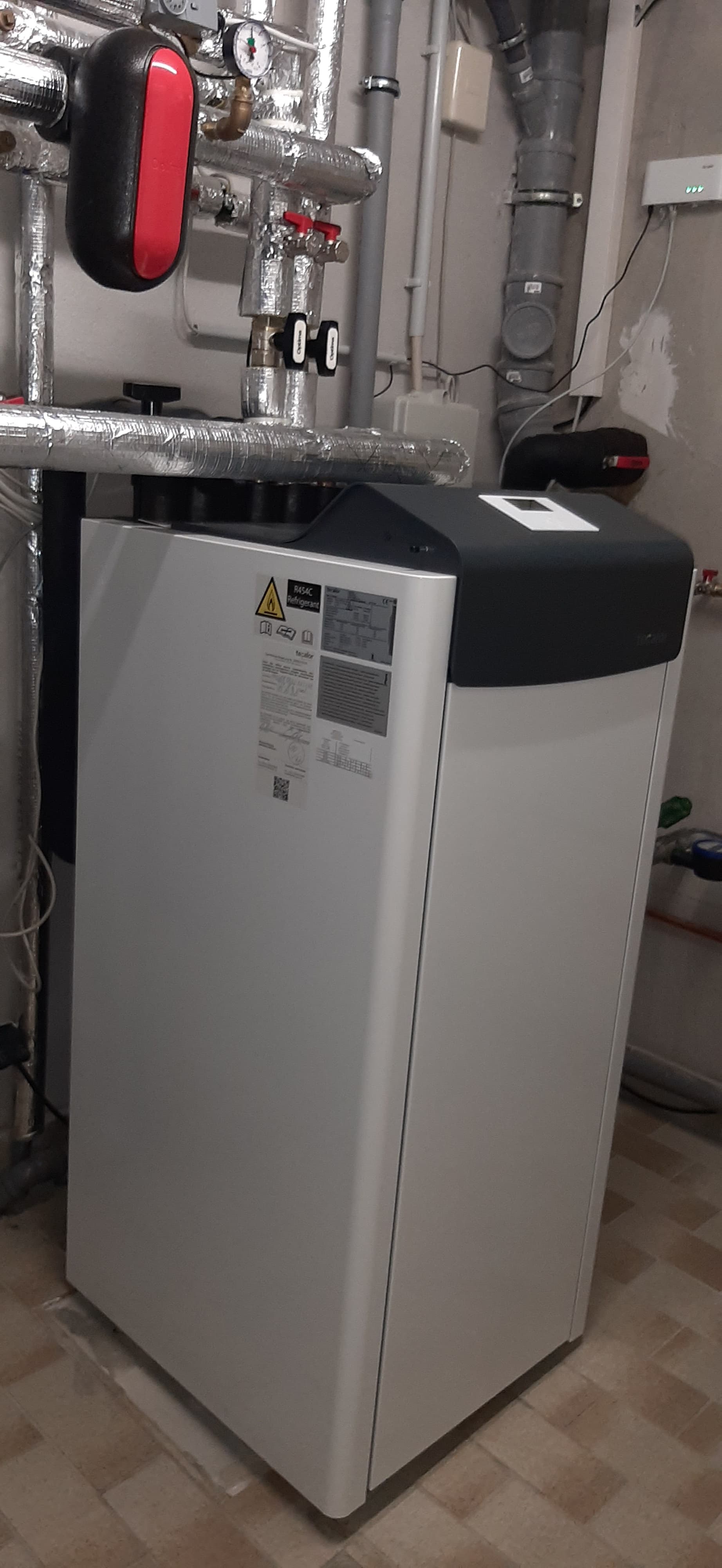 Seit 2023 habe ich eine Photovoltaikanlage mit 24 Modulen und einem 10 kW Speicher.
- Bild 1