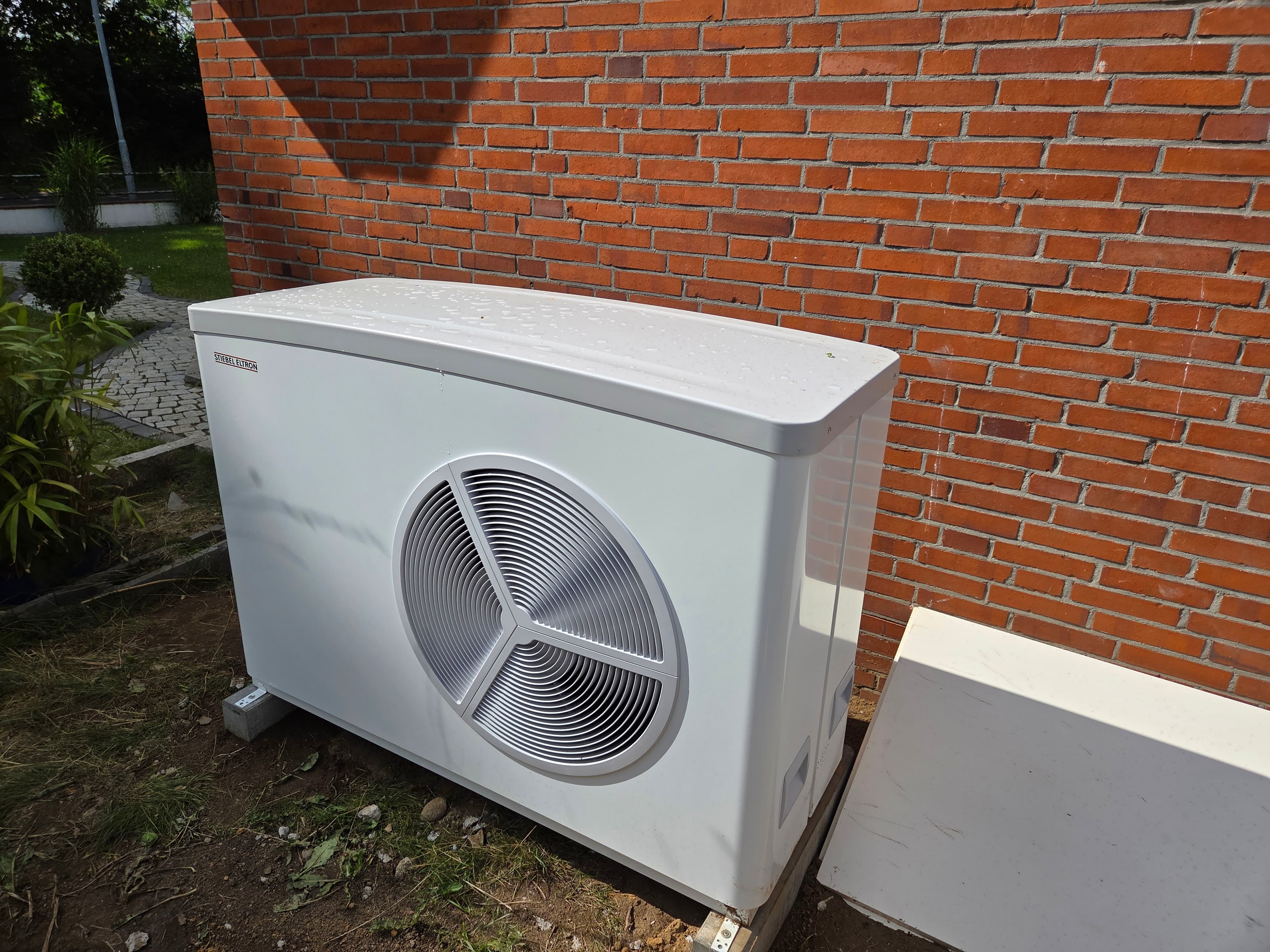 Wir haben im Juni 2024 ein neues Dach mit Aufsparrendämmung erhalten, leider kam die PV-Entscheidung - Bild 2