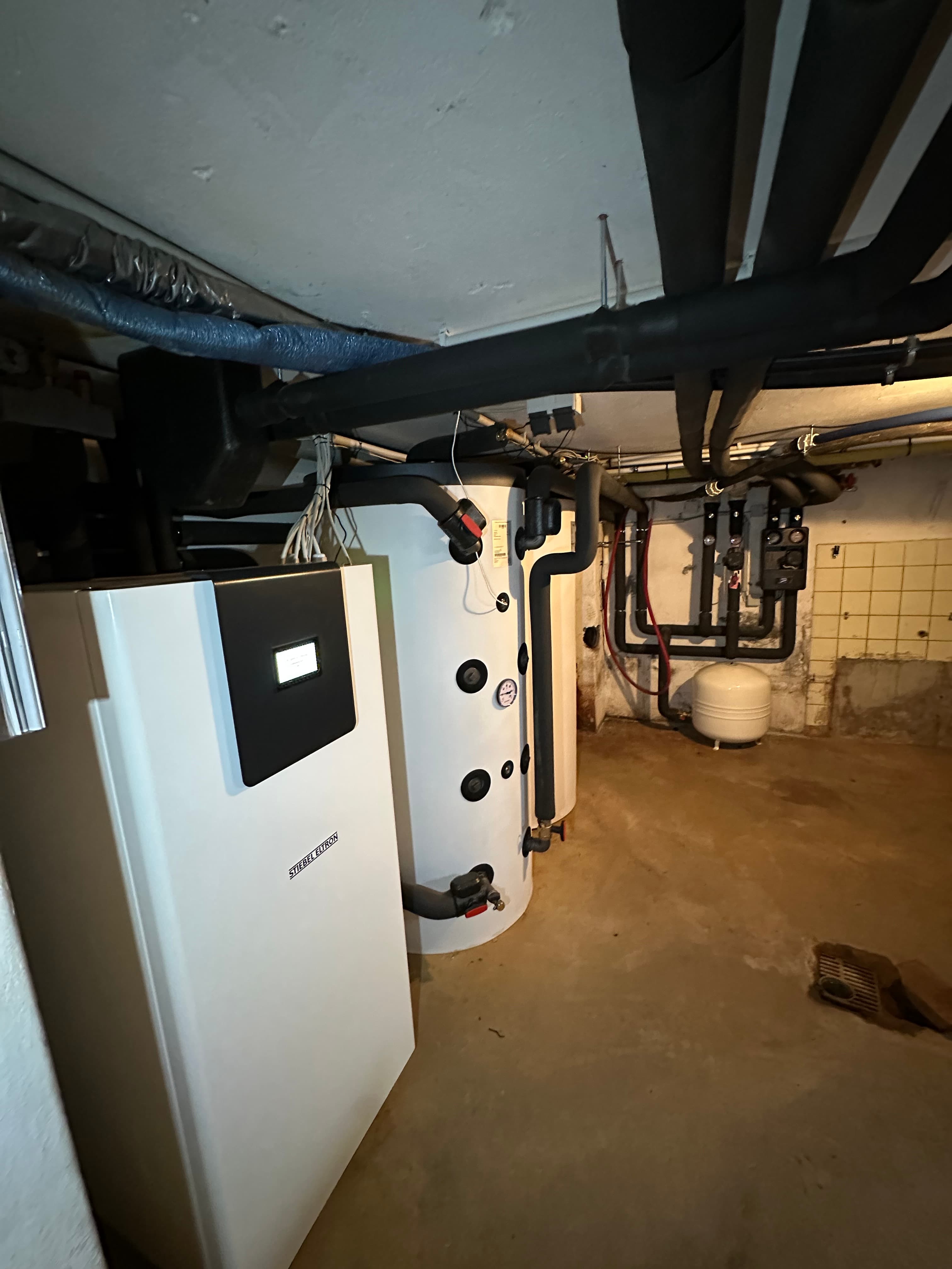 Wir haben Mitte Mai diesen Jahres unsere alte Ölheizung und Warmwasser Wärmepumpe damals auch von St - Bild 4
