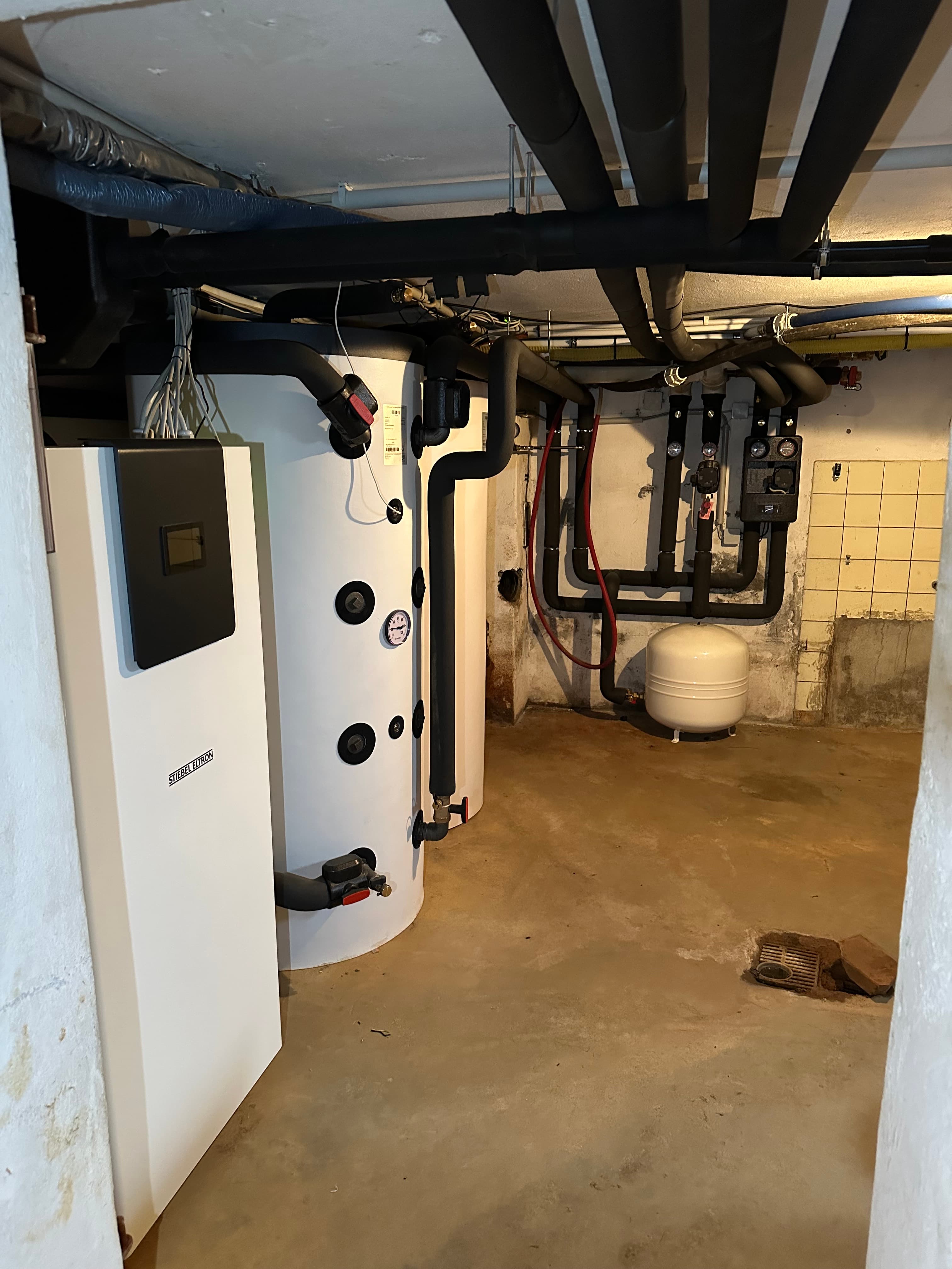 Wir haben Mitte Mai diesen Jahres unsere alte Ölheizung und Warmwasser Wärmepumpe damals auch von St - Bild 3